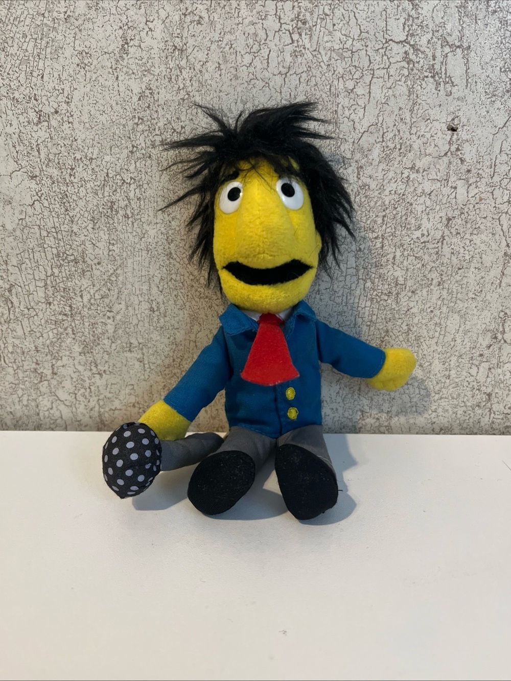 Sesame Street Plush 8" GUY SMILEY - 2004 Gund Classic character- # 75867